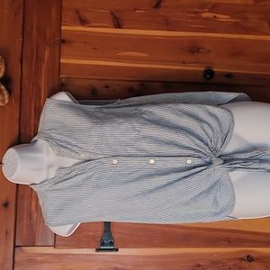 Gap sleeveless shirt
